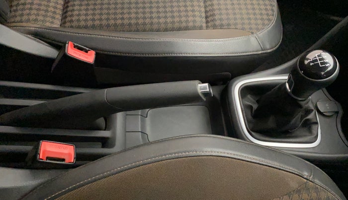 2017 Volkswagen Polo HIGHLINE1.2L, Petrol, Manual, 1,44,419 km, Gear Lever