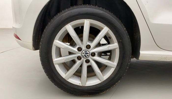 2017 Volkswagen Polo HIGHLINE1.2L, Petrol, Manual, 1,44,419 km, Right Rear Wheel