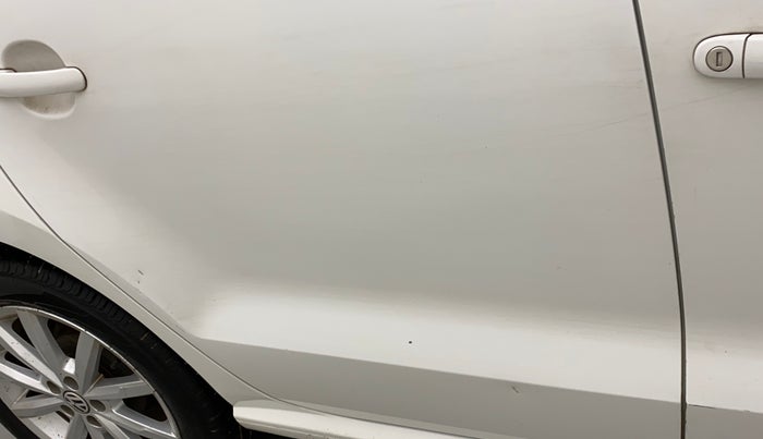 2017 Volkswagen Polo HIGHLINE1.2L, Petrol, Manual, 1,44,419 km, Right rear door - Slightly dented