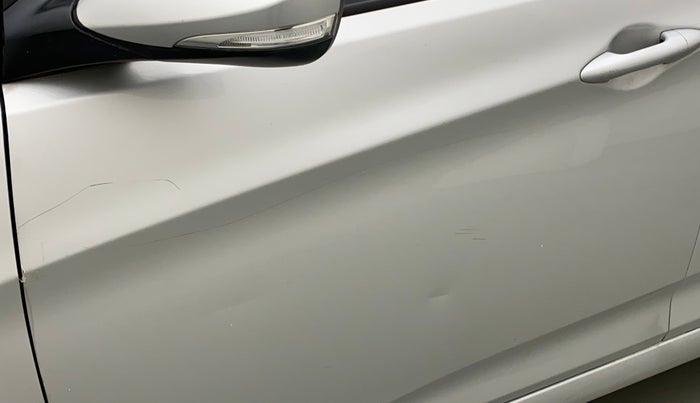 2014 Hyundai Verna FLUIDIC 1.6 VTVT SX AT, Petrol, Automatic, 27,180 km, Front passenger door - Minor scratches