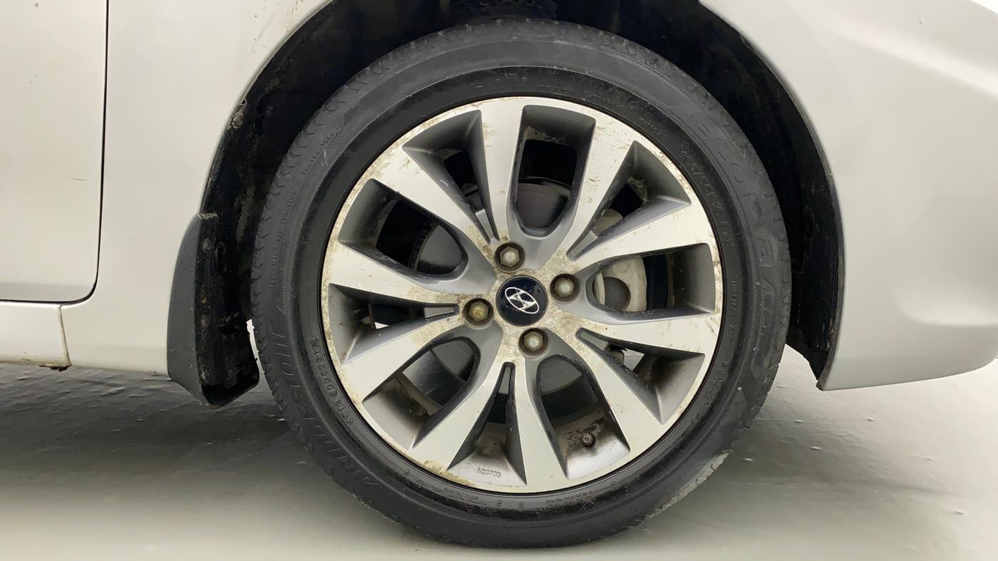 2014 Hyundai Verna FLUIDIC 1.6 VTVT SX AT, Petrol, Automatic, 27,180 km, Right Front Wheel