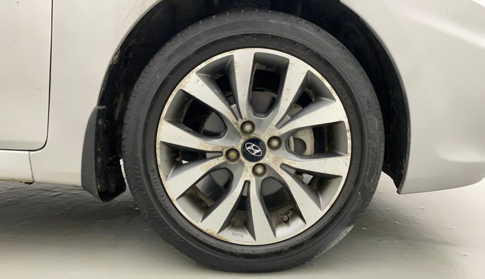2014 Hyundai Verna FLUIDIC 1.6 VTVT SX AT, Petrol, Automatic, 27,180 km, Right Front Wheel