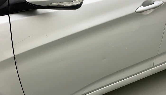 2014 Hyundai Verna FLUIDIC 1.6 VTVT SX AT, Petrol, Automatic, 27,180 km, Front passenger door - Slightly dented
