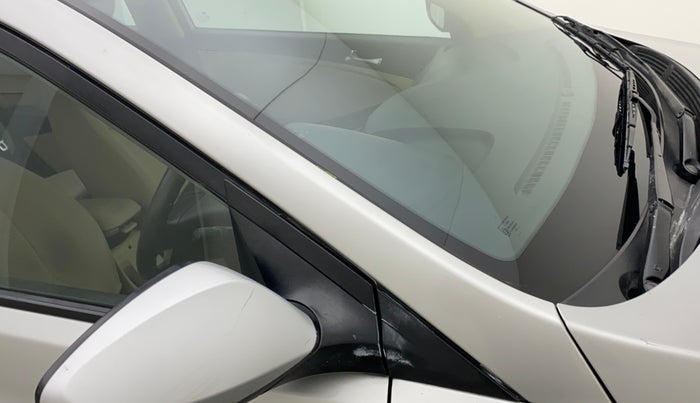 2014 Hyundai Verna FLUIDIC 1.6 VTVT SX AT, Petrol, Automatic, 27,180 km, Right A pillar - Slightly dented