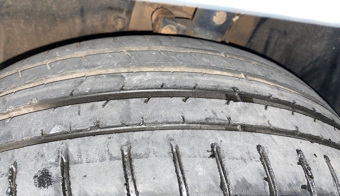 2021 Tata PUNCH CREATIVE  MT, Petrol, Manual, 24,144 km, Left Front Tyre Tread