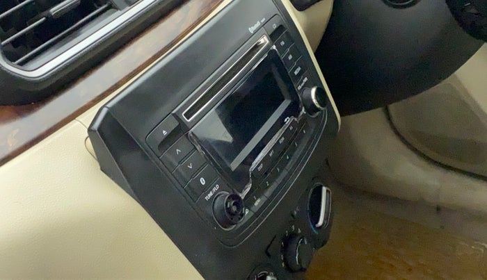 2017 Maruti Dzire VXI AMT, Petrol, Automatic, 91,529 km, Infotainment system - Music system has minor cracks