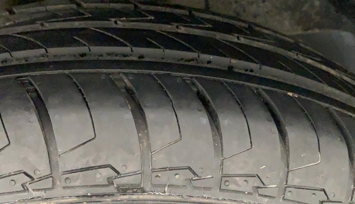2022 Maruti Swift VXI AMT, Petrol, Automatic, 2,674 km, Right Rear Tyre Tread