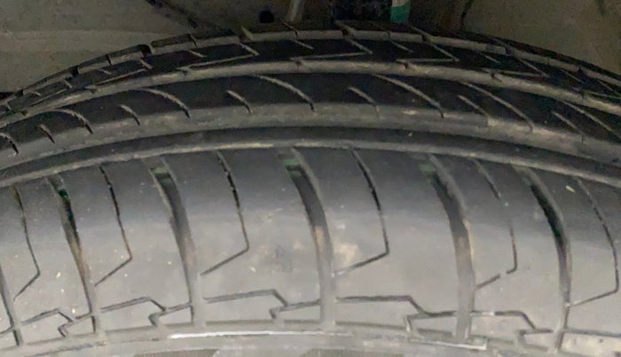 2022 Maruti Swift VXI AMT, Petrol, Automatic, 2,674 km, Left Front Tyre Tread