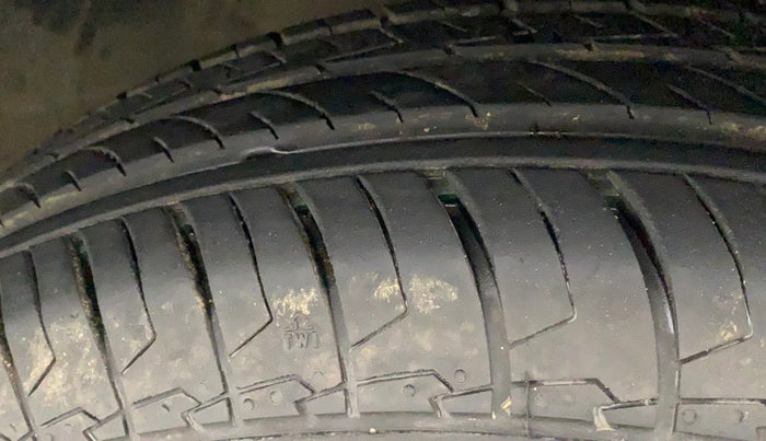 2022 Maruti Swift VXI AMT, Petrol, Automatic, 2,674 km, Right Front Tyre Tread