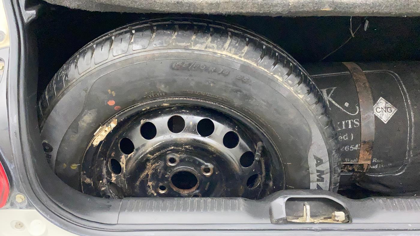 2019 Maruti Swift LXI, CNG, Manual, 43,390 km, Spare Tyre