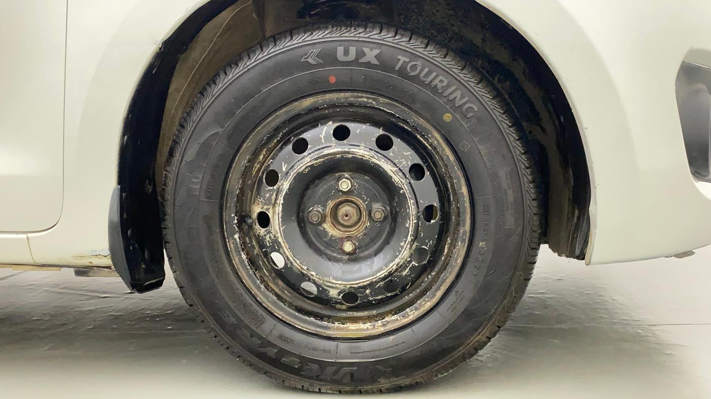 2019 Maruti Swift LXI, CNG, Manual, 43,390 km, Right Front Wheel