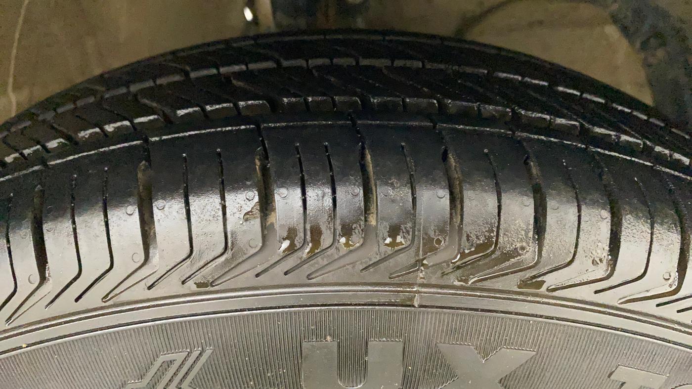 2019 Maruti Swift LXI, CNG, Manual, 43,390 km, Right Front Tyre Tread