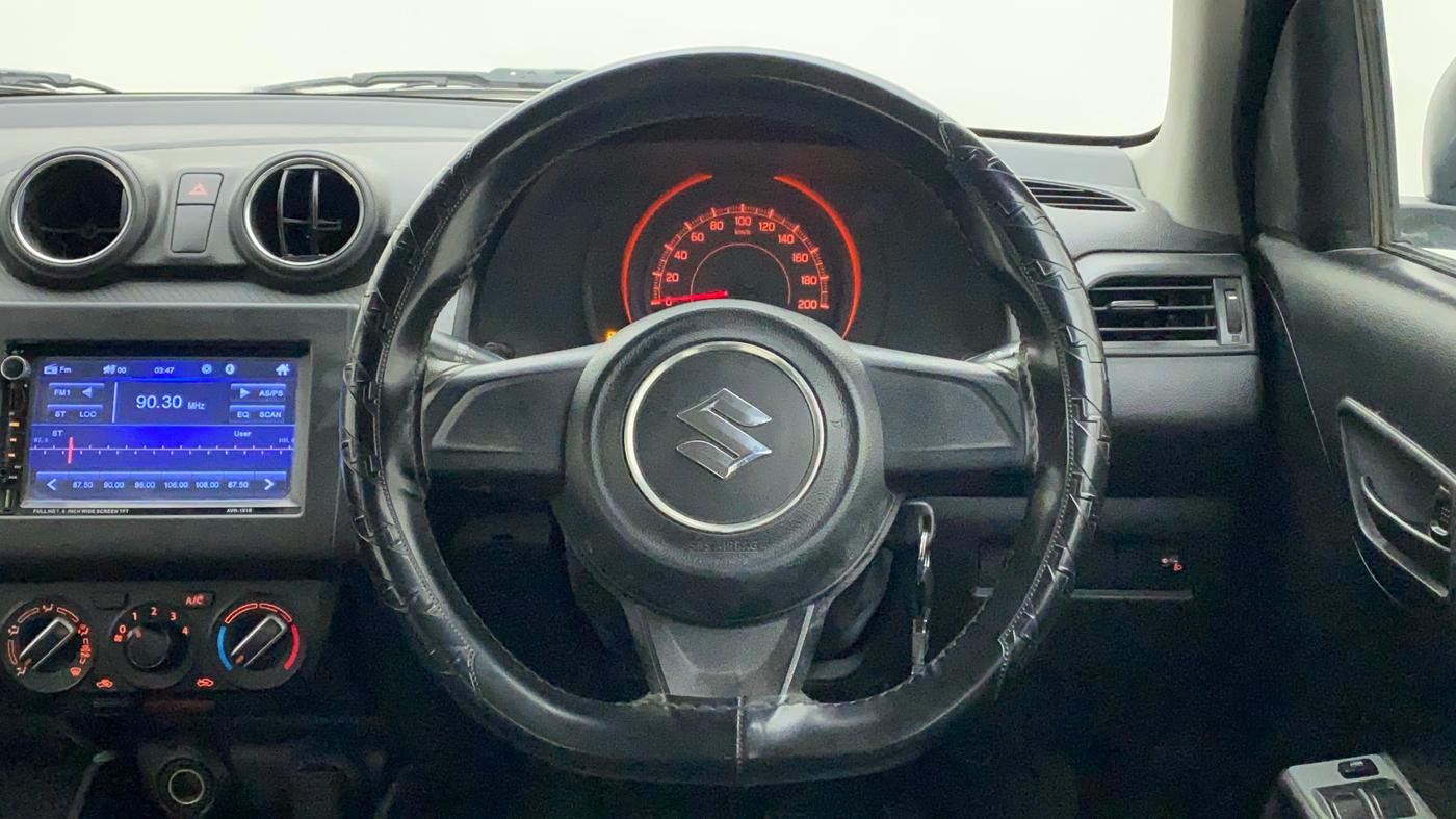 2019 Maruti Swift LXI, CNG, Manual, 43,390 km, Steering Wheel Close Up