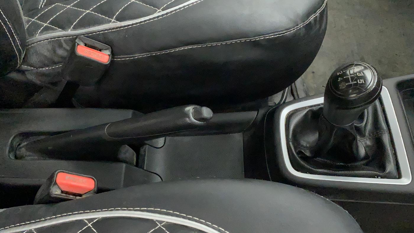 2019 Maruti Swift LXI, CNG, Manual, 43,390 km, Gear Lever