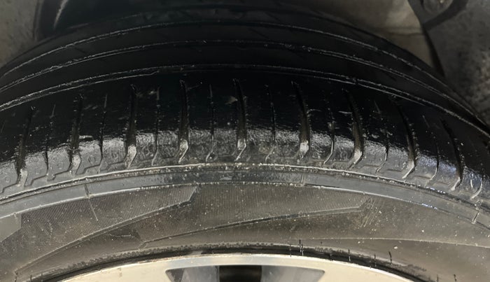 2016 Hyundai Verna 1.6 VTVT SX, Petrol, Manual, 99,271 km, Left Rear Tyre Tread