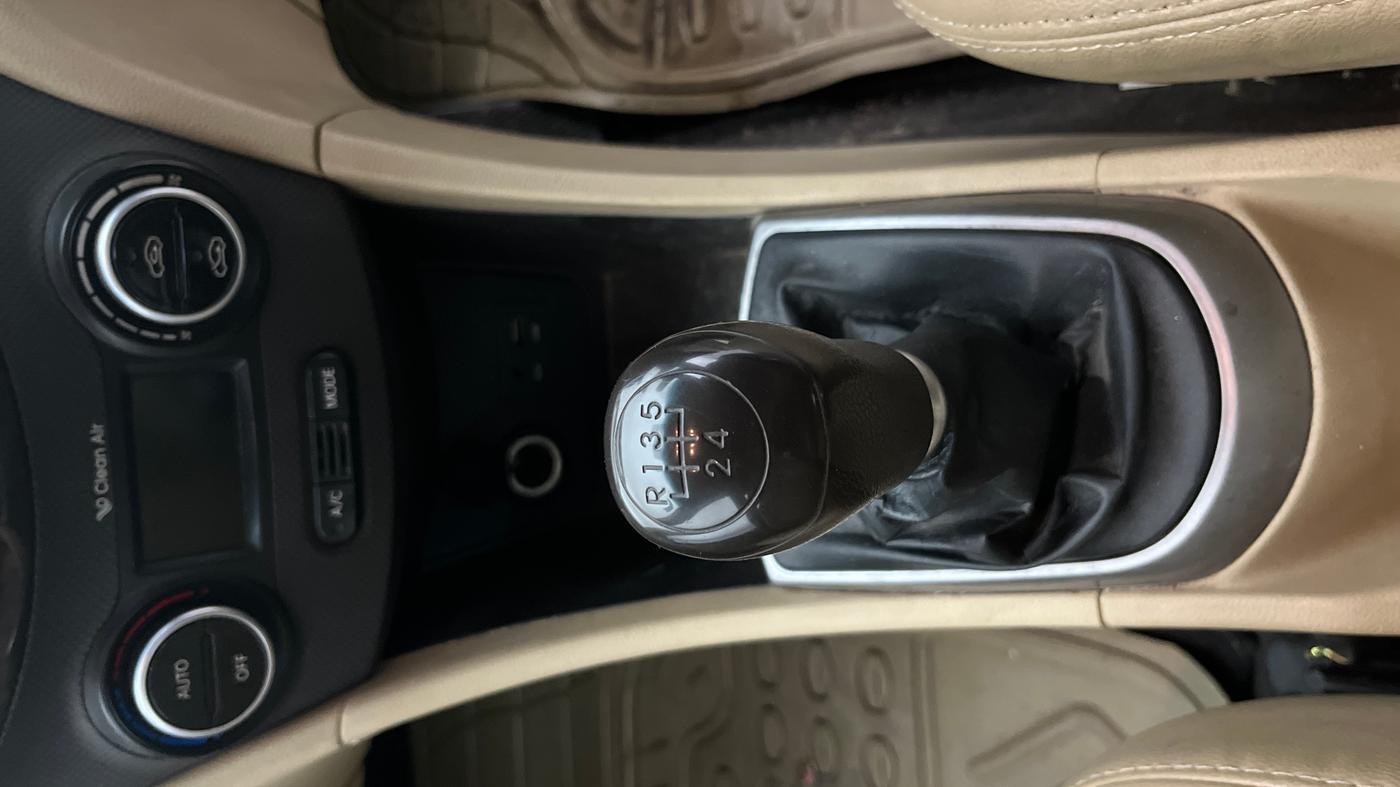 2016 Hyundai Verna 1.6 VTVT SX, Petrol, Manual, 99,271 km, Gear Lever