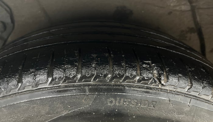 2016 Hyundai Verna 1.6 VTVT SX, Petrol, Manual, 99,271 km, Right Rear Tyre Tread