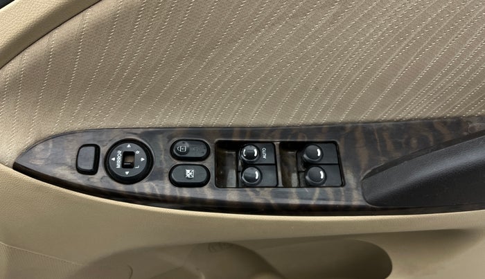 2016 Hyundai Verna 1.6 VTVT SX, Petrol, Manual, 99,271 km, Driver Side Door Panels Control