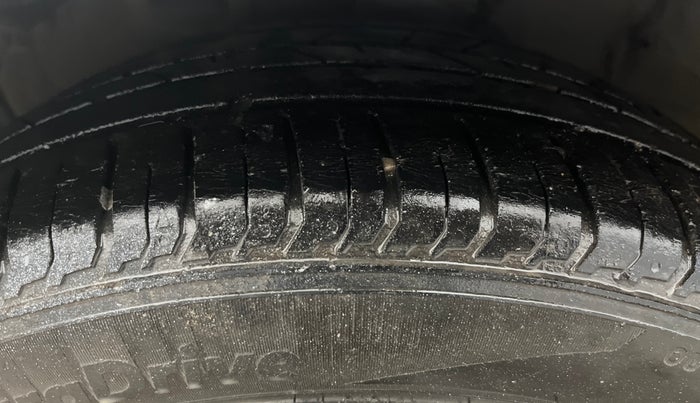 2016 Hyundai Verna 1.6 VTVT SX, Petrol, Manual, 99,271 km, Left Front Tyre Tread