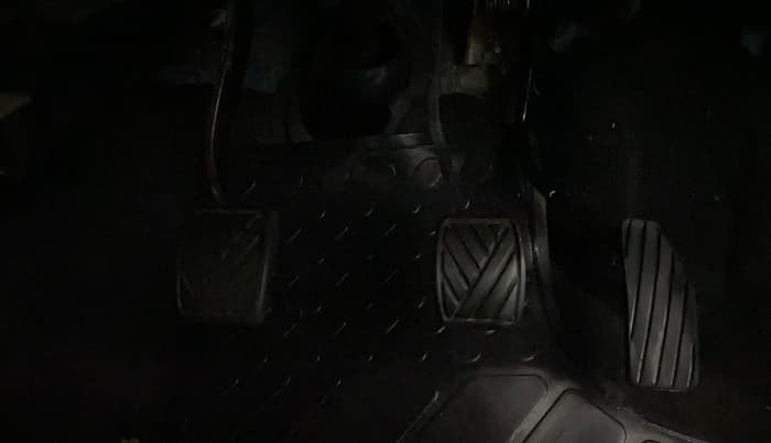 2016 Maruti Wagon R 1.0 VXI, Petrol, Manual, 59,832 km, Pedals