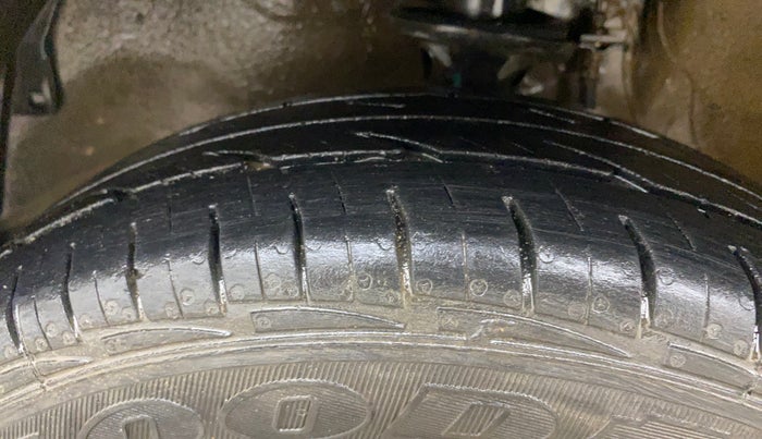 2017 Maruti Alto 800 LXI, Petrol, Manual, 64,621 km, Left Front Tyre Tread