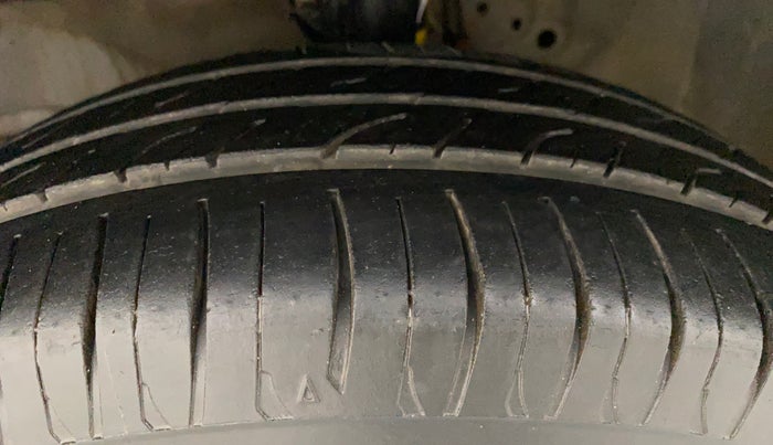 2013 Honda Brio S MT, Petrol, Manual, 31,104 km, Left Front Tyre Tread