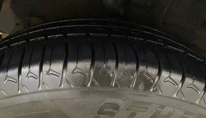 2019 Hyundai Grand i10 SPORTZ 1.2 KAPPA VTVT, CNG, Manual, 58,999 km, Right Rear Tyre Tread