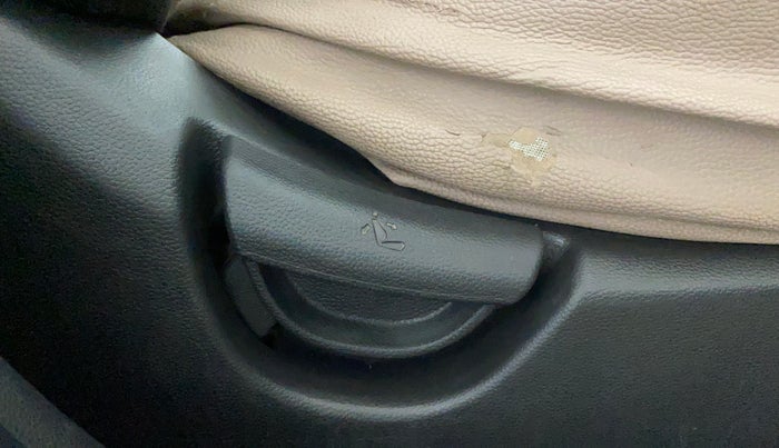 2019 Hyundai Grand i10 SPORTZ 1.2 KAPPA VTVT, CNG, Manual, 58,999 km, Driver Side Adjustment Panel