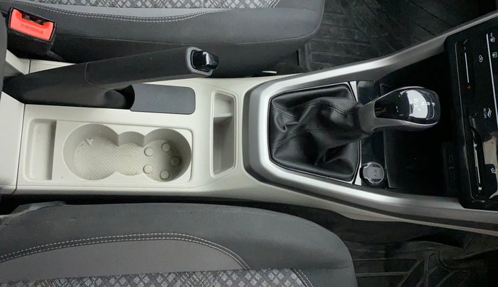 2022 Volkswagen TAIGUN HIGHLINE 1.0 TSI AT, Petrol, Automatic, 14,742 km, Gear Lever