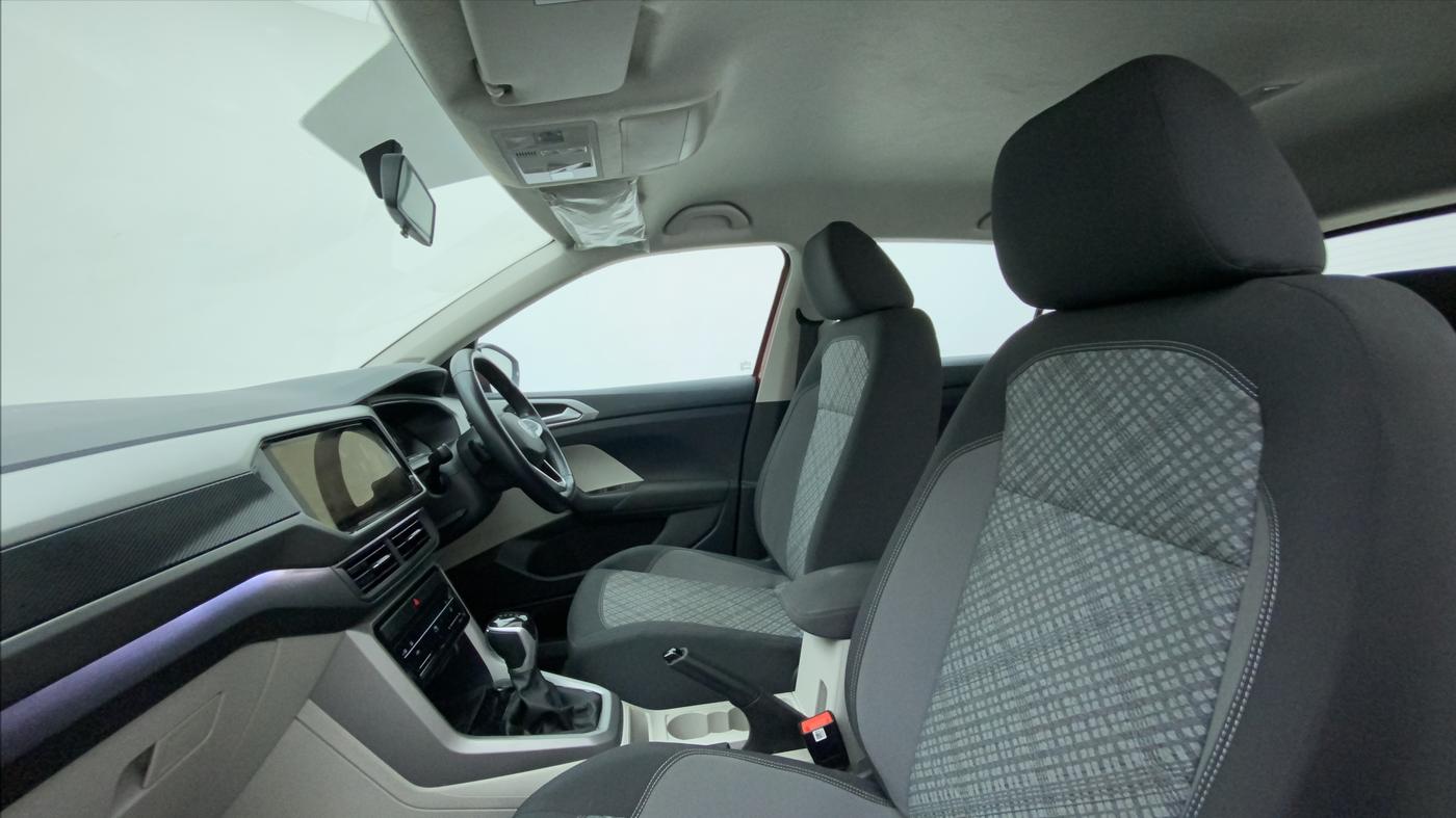 2022 Volkswagen TAIGUN HIGHLINE 1.0 TSI AT, Petrol, Automatic, 14,742 km, Right Side Front Door Cabin