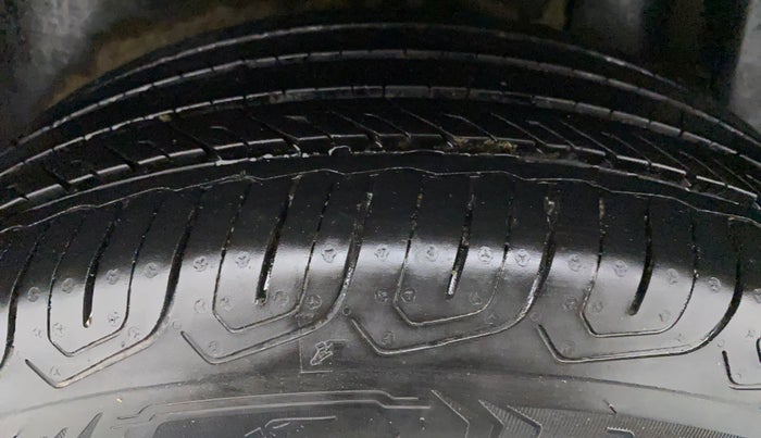 2022 Volkswagen TAIGUN HIGHLINE 1.0 TSI AT, Petrol, Automatic, 14,742 km, Left Rear Tyre Tread