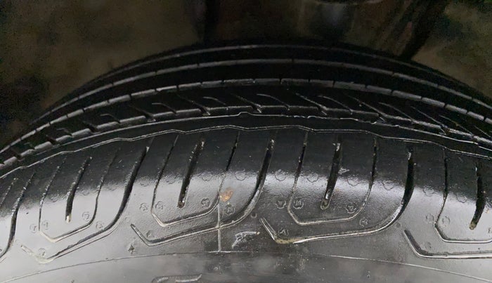 2022 Volkswagen TAIGUN HIGHLINE 1.0 TSI AT, Petrol, Automatic, 14,742 km, Left Front Tyre Tread