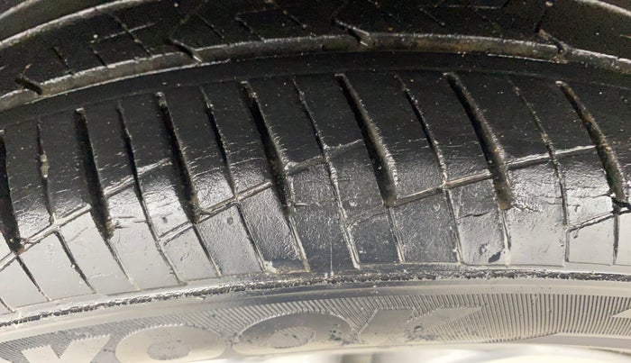 2019 Hyundai Elite i20 ASTA (O) CVT, Petrol, Automatic, 33,108 km, Right Rear Tyre Tread