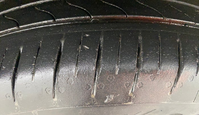 2019 Hyundai Elite i20 ASTA (O) CVT, Petrol, Automatic, 33,108 km, Right Front Tyre Tread