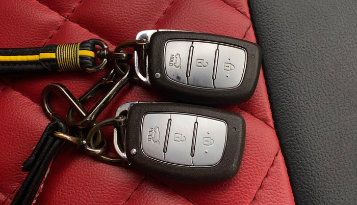 2019 Hyundai Elite i20 ASTA (O) CVT, Petrol, Automatic, 33,108 km, Key Close Up