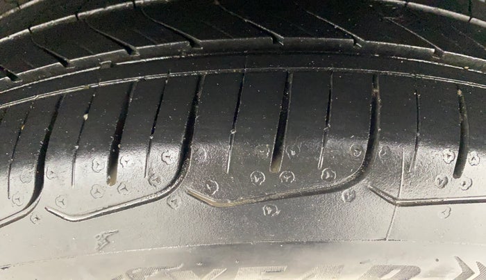 2019 Hyundai Elite i20 ASTA (O) CVT, Petrol, Automatic, 33,108 km, Left Rear Tyre Tread