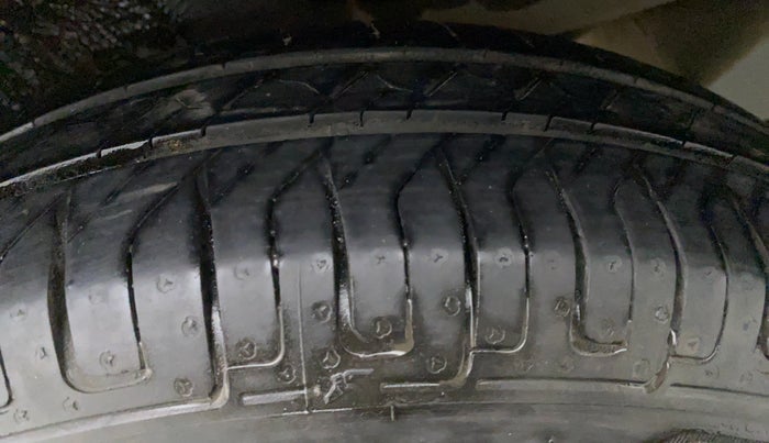 2016 Maruti Wagon R 1.0 LXI CNG, CNG, Manual, 68,605 km, Left Front Tyre Tread