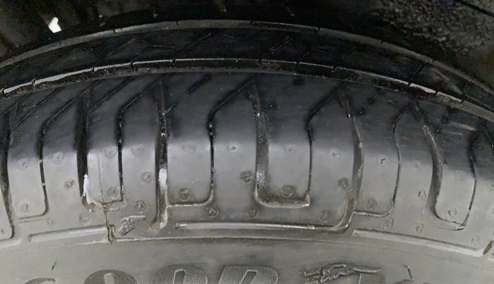 2016 Maruti Wagon R 1.0 LXI CNG, CNG, Manual, 68,605 km, Right Front Tyre Tread