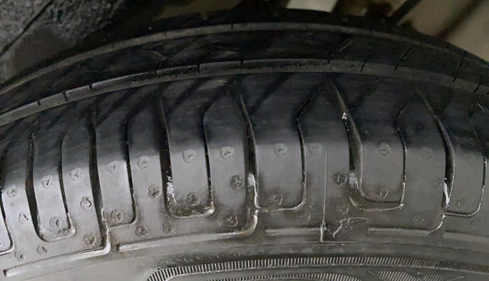 2016 Maruti Wagon R 1.0 LXI CNG, CNG, Manual, 68,605 km, Left Rear Tyre Tread