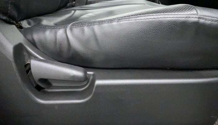 2016 Maruti Wagon R 1.0 LXI CNG, CNG, Manual, 68,605 km, Driver Side Adjustment Panel