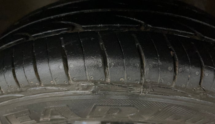 2018 Maruti Alto 800 LXI, Petrol, Manual, 81,800 km, Left Front Tyre Tread