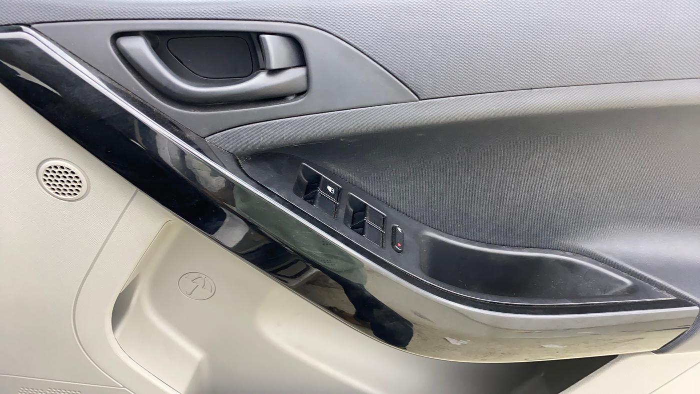 2019 Tata NEXON XMA PETROL, Petrol, Automatic, 43,438 km, Driver Side Door Panels Control
