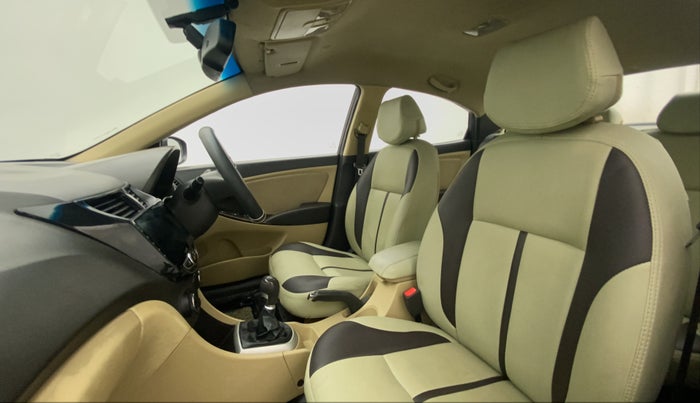 2012 Hyundai Verna FLUIDIC 1.6 VTVT SX, CNG, Manual, 64,399 km, Right Side Front Door Cabin