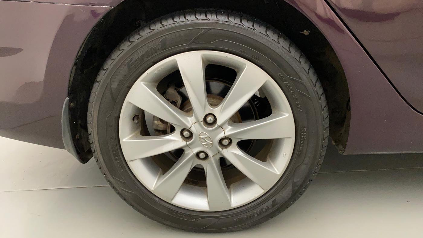 2012 Hyundai Verna FLUIDIC 1.6 VTVT SX, CNG, Manual, 64,399 km, Right Rear Wheel