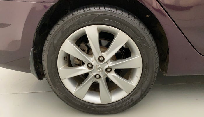 2012 Hyundai Verna FLUIDIC 1.6 VTVT SX, CNG, Manual, 64,399 km, Right Rear Wheel