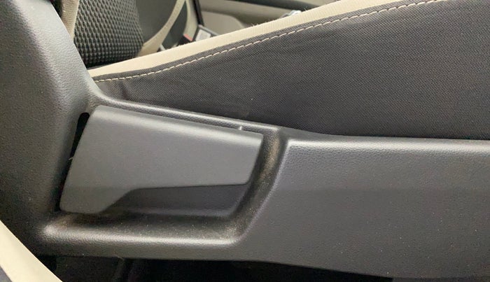 2020 Renault TRIBER RXZ AMT, Petrol, Automatic, 16,735 km, Driver Side Adjustment Panel