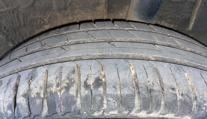 2020 Renault TRIBER RXZ AMT, Petrol, Automatic, 16,735 km, Left Rear Tyre Tread