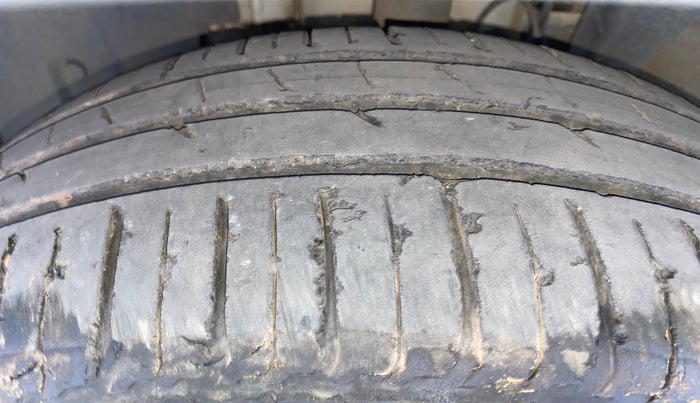 2020 Renault TRIBER RXZ AMT, Petrol, Automatic, 16,735 km, Left Front Tyre Tread