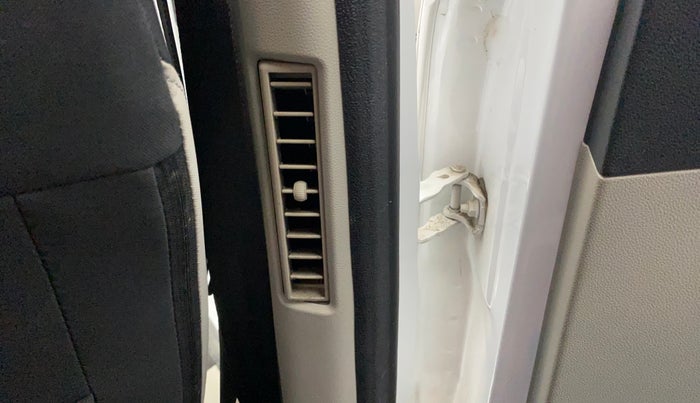 2020 Renault TRIBER RXZ AMT, Petrol, Automatic, 16,735 km, Rear AC Vents