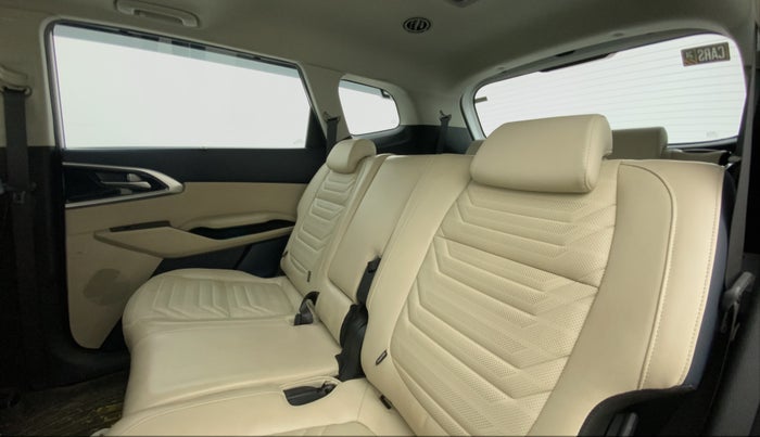 2022 KIA CARENS LUXURY PLUS 1.5 DIESEL AT 7 STR, Diesel, Automatic, 38,559 km, Right Side Rear Door Cabin